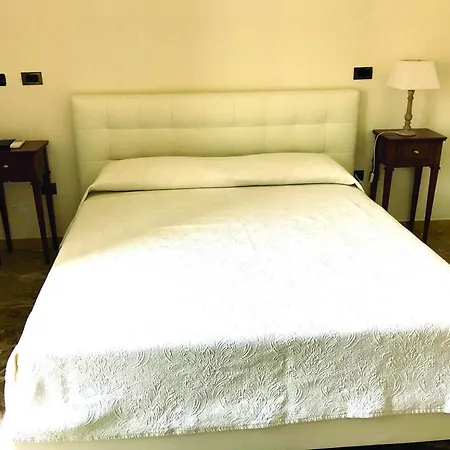 Elena Peschiera del Garda